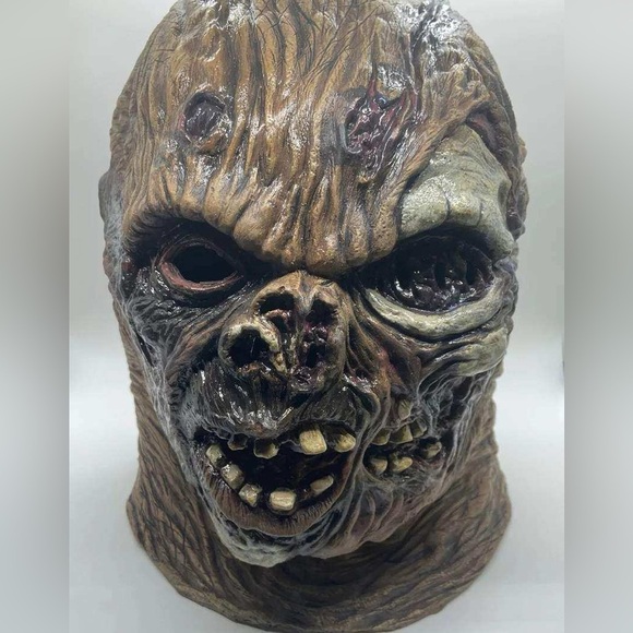 Friday the 13th Rubie’s Yellow Halloween Costume Deluxe Mask, Never used - Picture 3 of 12